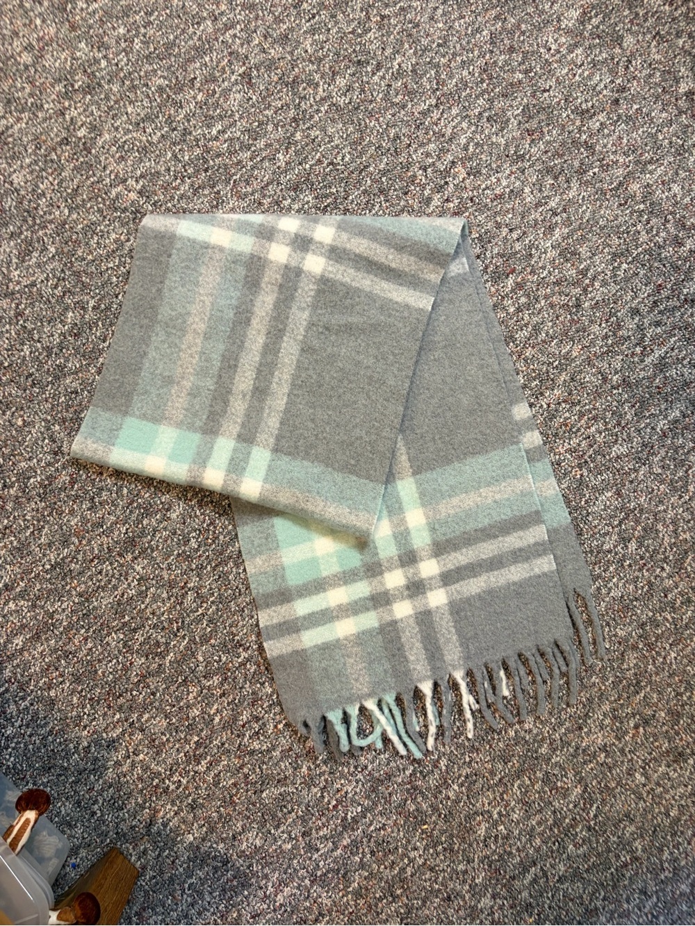Uniqlo Plaid Fringe Scarf in Light Gray and Mint